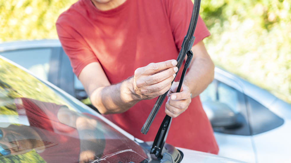 Car maintenance tips and tricks; windscreen wipers